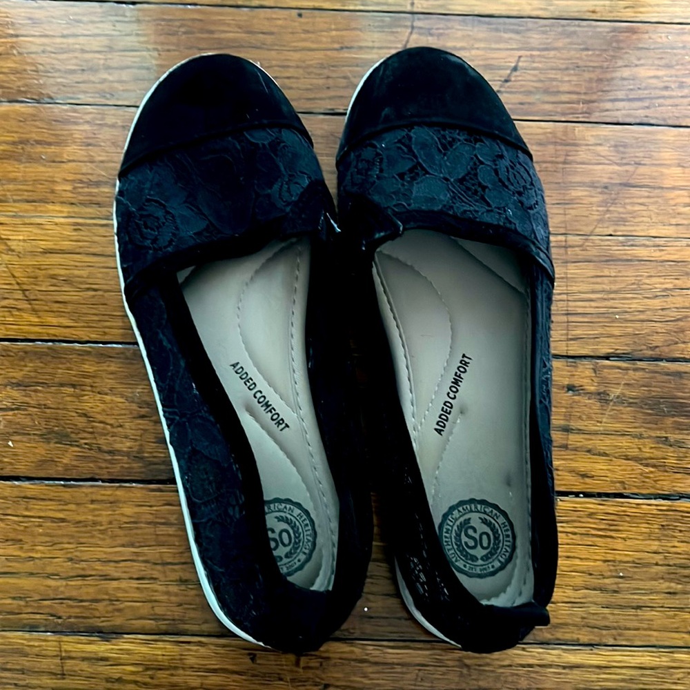 Used Black Lacey Pumps